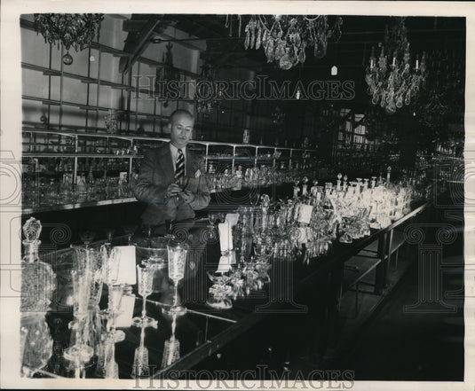 1948 Press Photo Frenc crystal makers of Baccarat , Cicomte Jean de Poncins - Historic Images