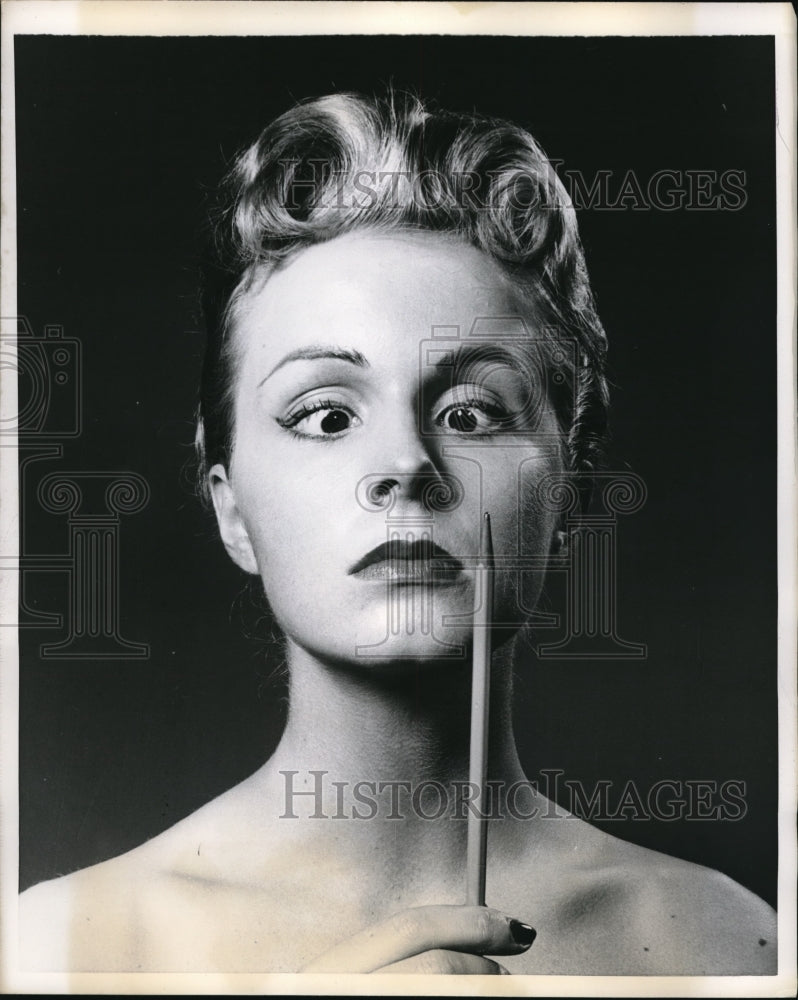 1956 Press Photo Ann Pervis Hoping To Face Wrinkle Free Future - Historic Images