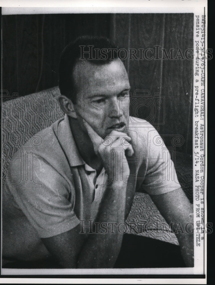 1963 Press Photo Cape Canaveral astronaut L Gordon Cooper pre flight breakfast - Historic Images