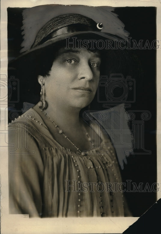 1924 Press Photo Mrs Riano wife of Spanish Ambassador to the US - Historic Images