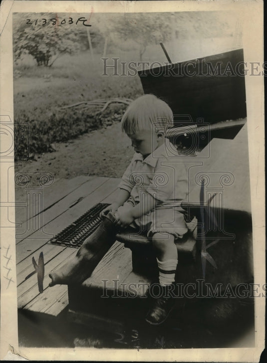 1920 Press Photo Auto Inner Tube Saves Price of Rubber Boats - Historic Images