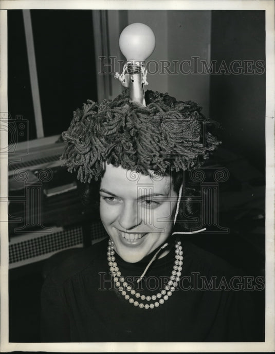 1938 Press Photo Floor mop turned into hat with an lightbulb - Historic Images