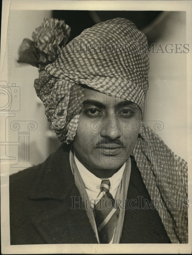 1926 Press Photo Prince Madhavsinkji, Nephew of Ruler of jamnagar Arrives - Historic Images