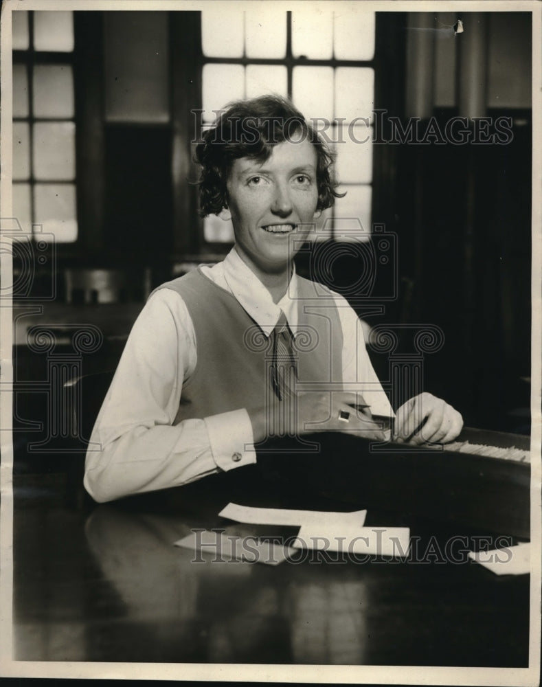 1927 Press Photo Miss Margaret Gray, Granddaughter of Prof Elisha Gray, Inventor-Historic Images