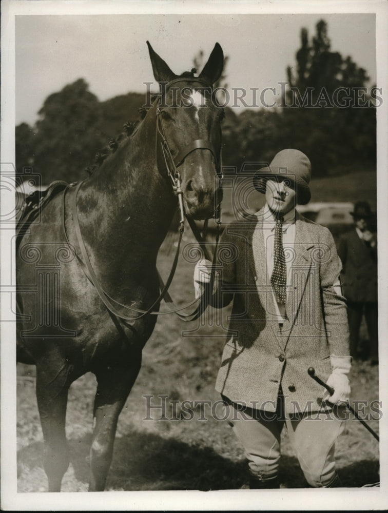 1927 Press Photo Bath Horse Show, Mrs. Phipps-Hornby with &quot;Mr. Boodle&quot;-Historic Images