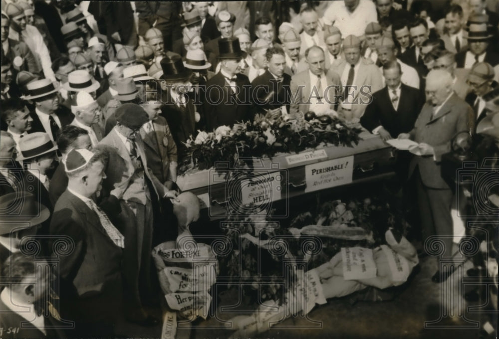 1930 Press Photo Norfolk Va funeral for BD Pression &amp; wife &amp; daughter - Historic Images