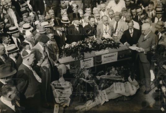1930 Press Photo Norfolk Va funeral for BD Pression & wife & daughter - Historic Images