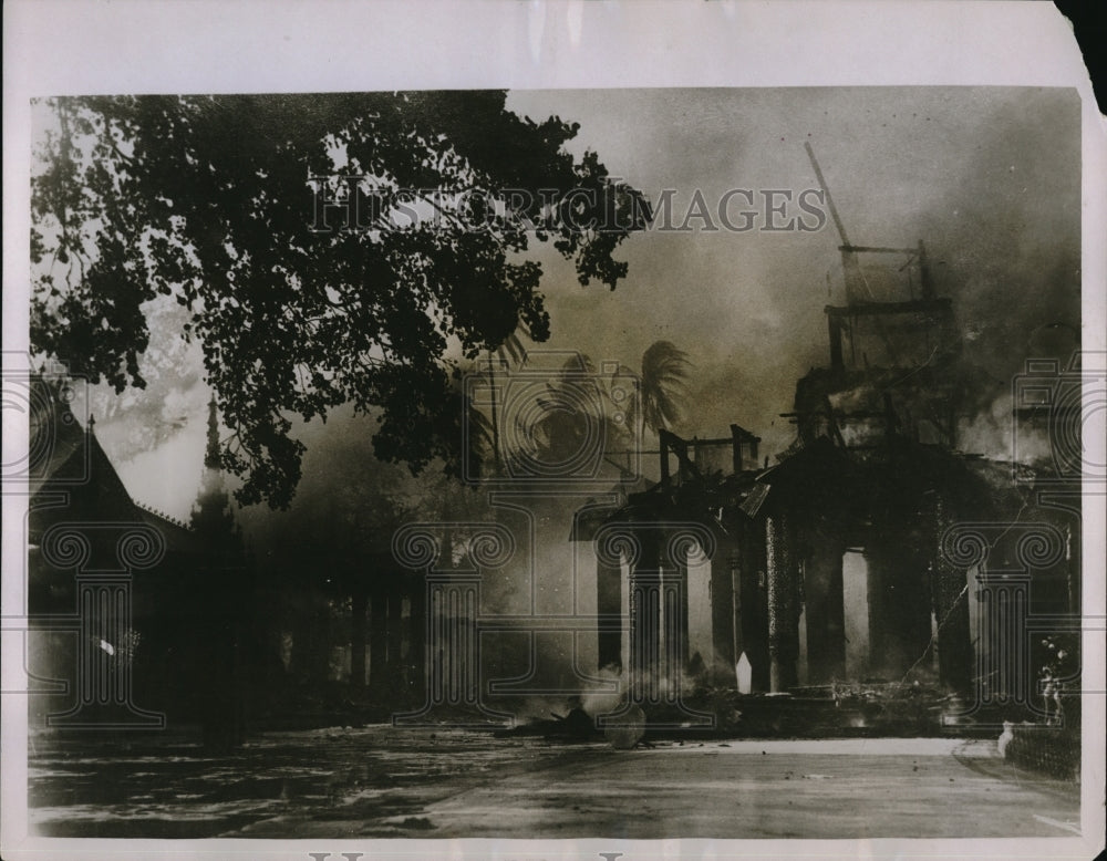 1931 Press Photo Shwe Dagon pagoda in Rangoon on fire - Historic Images