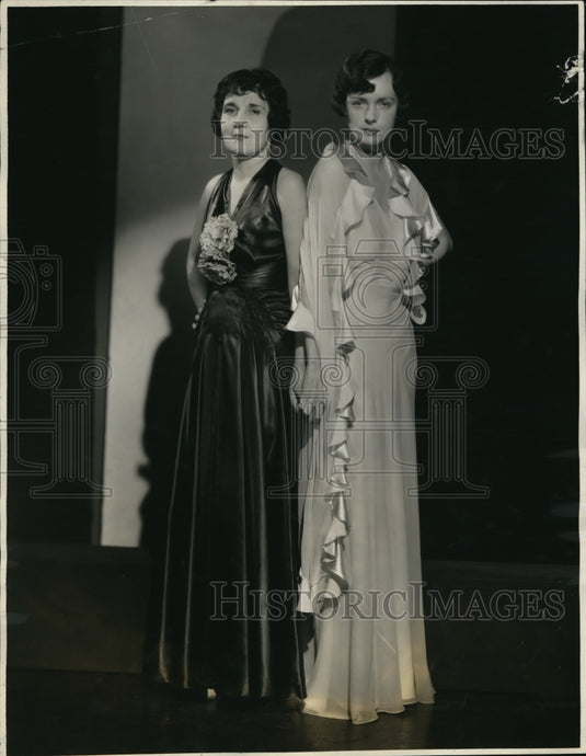 1933 Press Photo Mrs Langdon W Post and Mrs George H Combs Jr in Evening Gowns - Historic Images