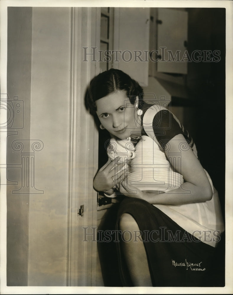 1932 Press Photo Ruth Lyon NBC soprano at her home - Historic Images