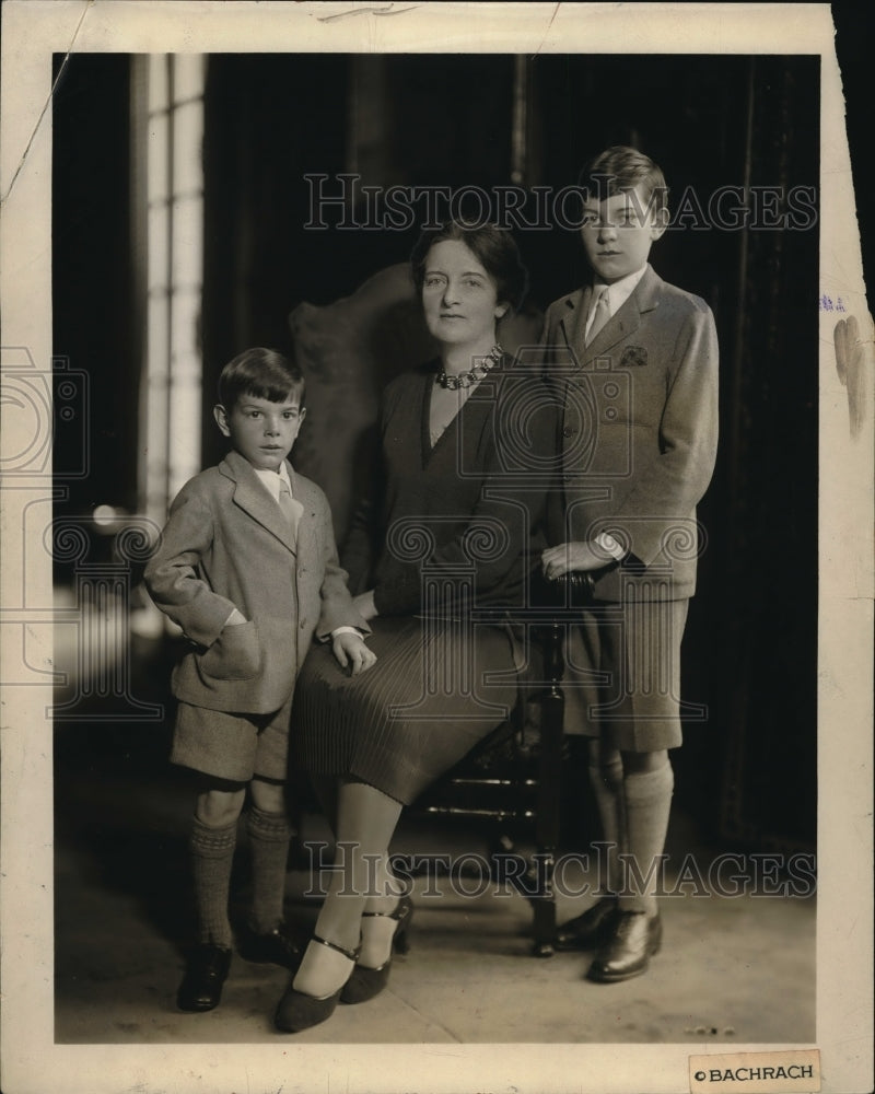 1929 Press Photo Mrs Vincent Murray &amp; sons Michel &amp; Hart, Canada-Historic Images