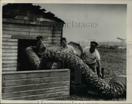 1948 Press Photo Lake Erie Fireman's Association Field Day Hose Drills - Historic Images