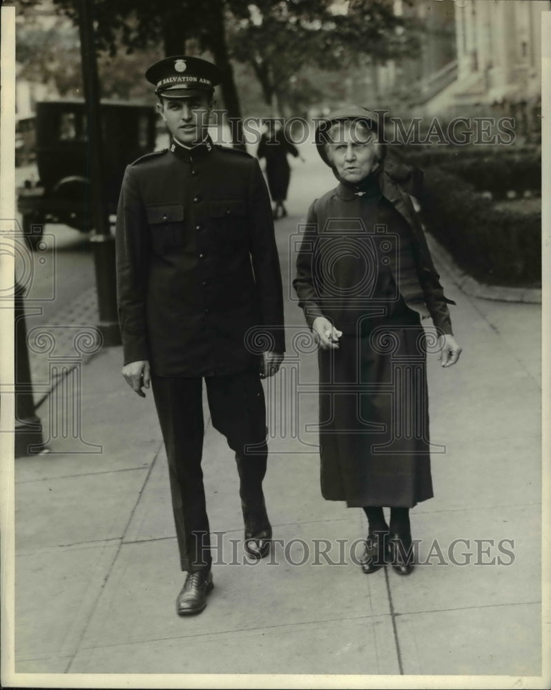 1927 Press Photo Ensign Harold Smith & Mary Billings of Salvation Army - Historic Images