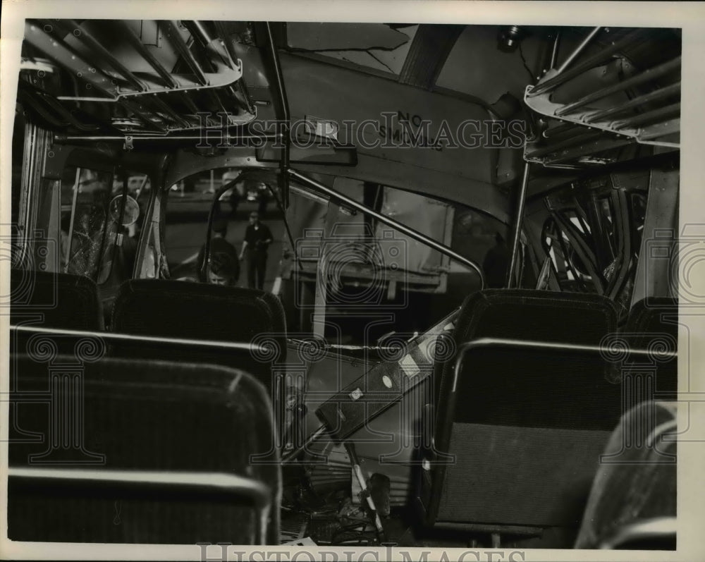 1951 Press Photo Interior of wrecked Beven Bus hit by a semi truck-Historic Images