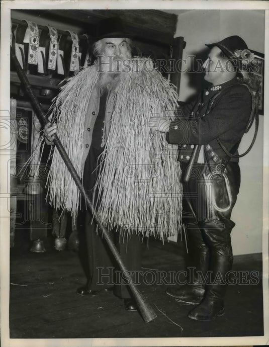 1956 Press Photo Hersbruck Germany H Endres poet & H Pfeiffer shepherd-Historic Images