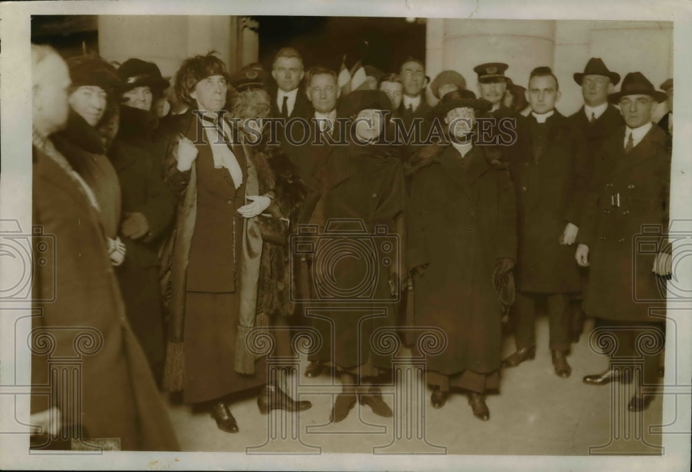 1920 Press Photo Union Stattion Wash DC Mrs  Muriel McSwiney &amp; Us commission - Historic Images