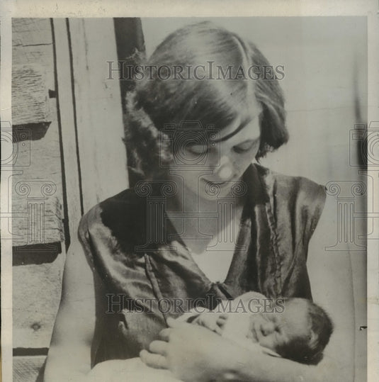 1932 Press Photo Mrs GA Henderson & baby Gene of Mo win smallest baby contest - Historic Images