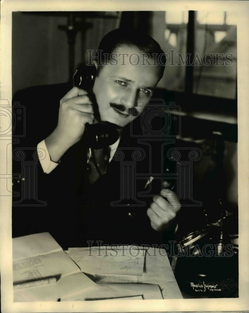 1932 Press Photo AW Kaney at chicago broadcast station KYW - Historic Images