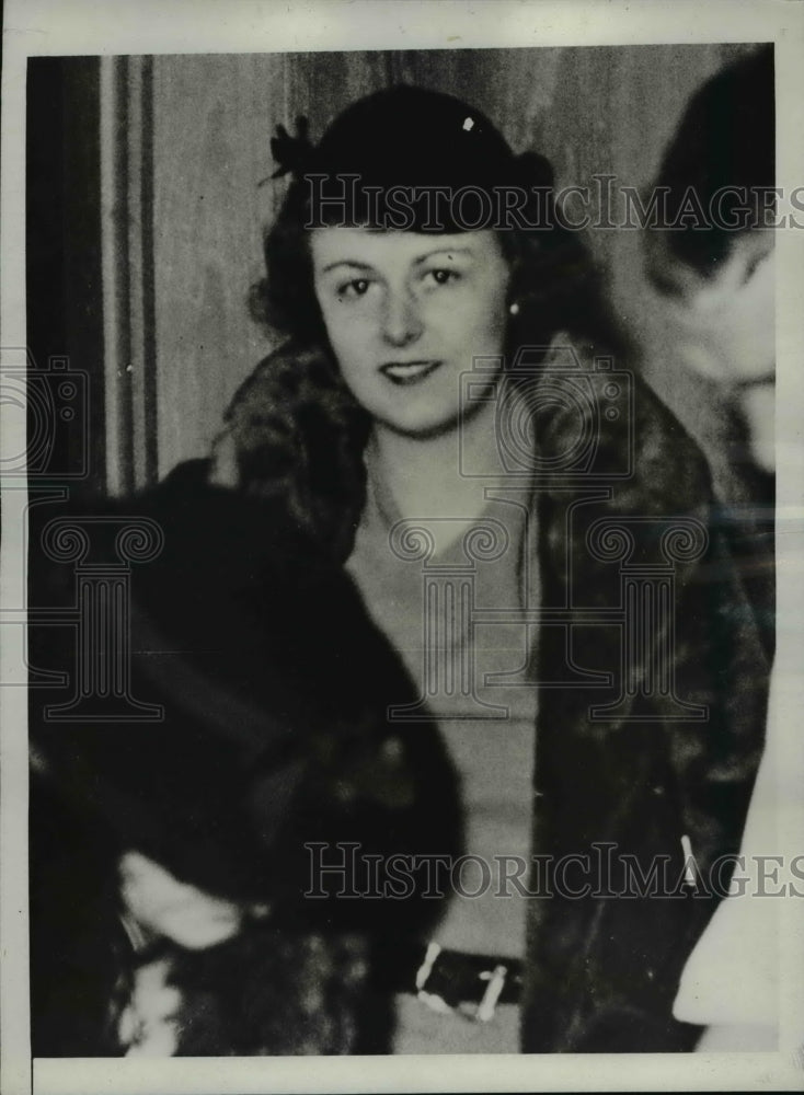 1932 Press Photo Ellen G Hodd of Philadelphia Pa at court for extortion - Historic Images