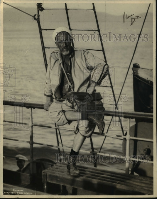 1924 Press Photo Moorish Courier Tangier Morocco - Historic Images