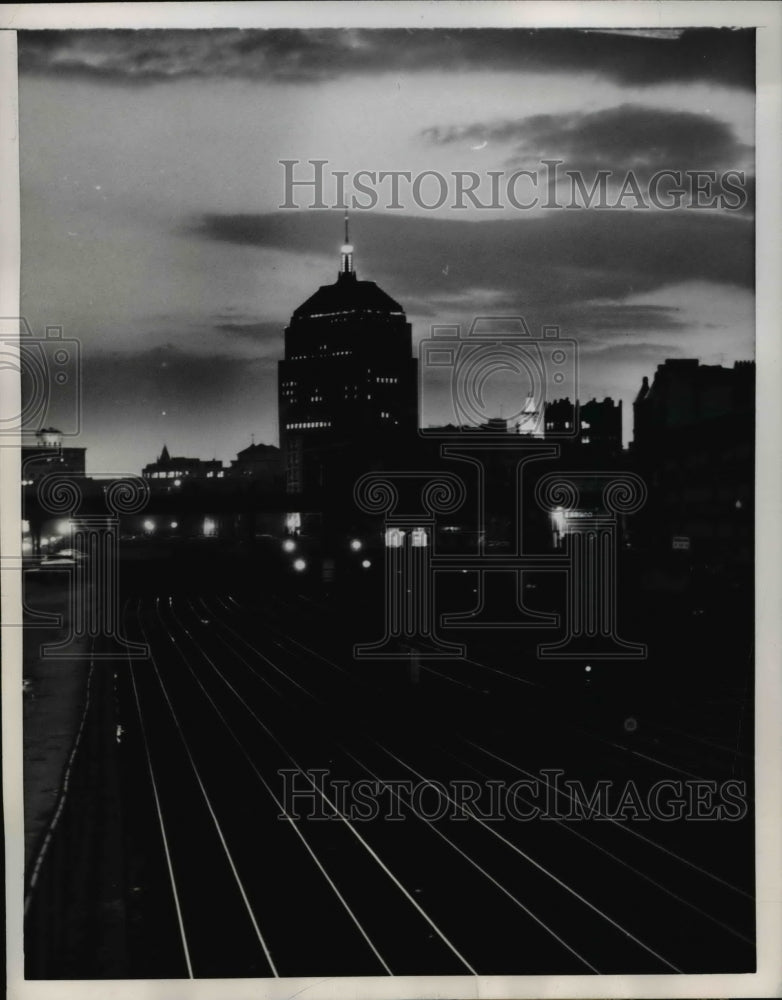 1956 Press Photo Boston Mass. sunset along rr tracks lead to J Hancock bldg - Historic Images