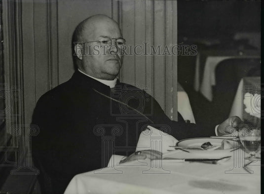 1939 Press Photo Cardinal Dougherty en route to Rome to elect new Pope - Historic Images