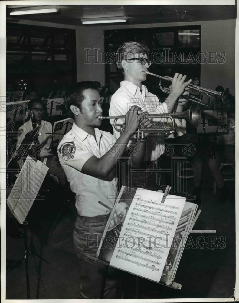 1970 Press Photo Anthony Douglas Thrall in Rizal Park Concert Band in Manila - Historic Images