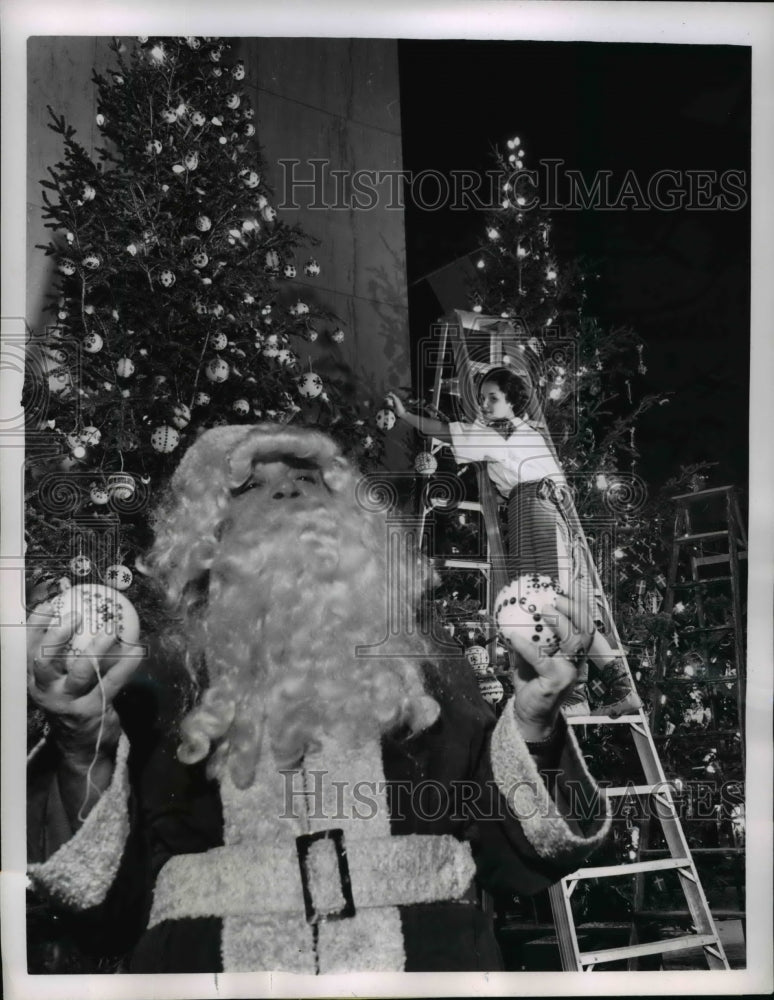 1962 Press Photo Gay Christmas decorations at Museum of Science &amp; Industry-Historic Images