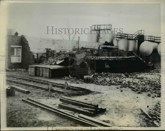 1940 Press Photo Evansville Mo National Refinery burned to the ground - Historic Images