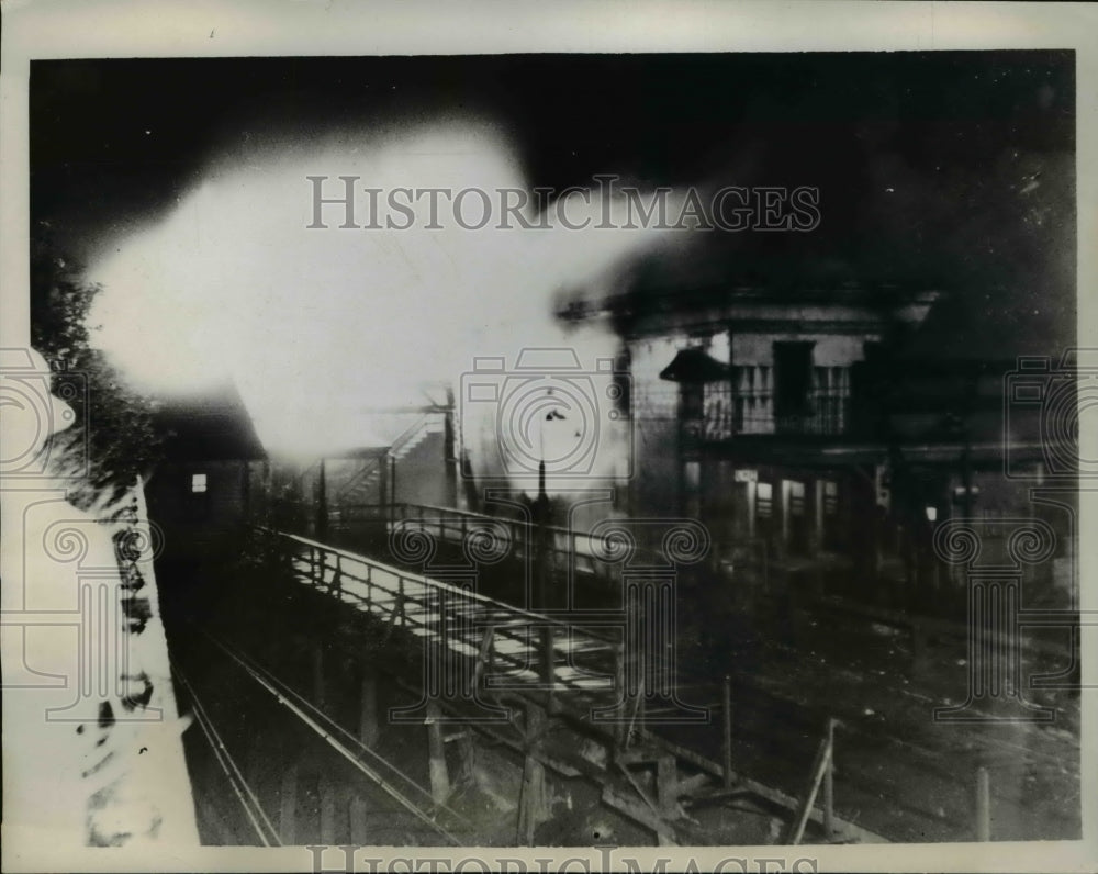 1934 Press Photo Fire destroys downtown Chicago RR station - Historic Images