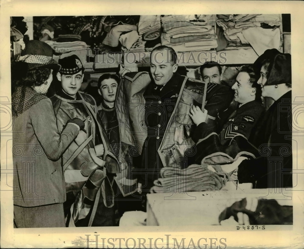 1943 Press Photo Jackets of Hudson Scrap Leather Keep Allied Fighters warm-Historic Images