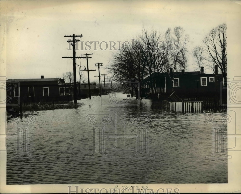 1945 Press Photo Revere Mass Houses Flooded Storm New England - Historic Images