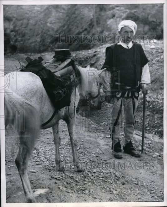 1954 Press Photo Mountaineer & his pack horse in Montenegro - Historic Images