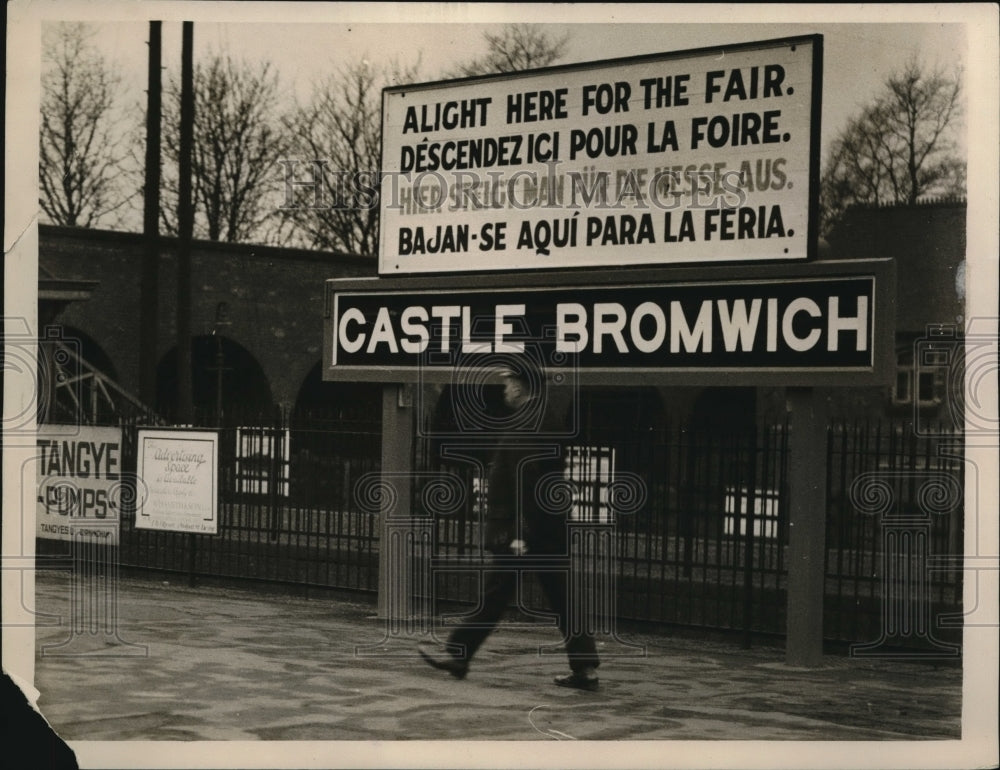 1932 Press Photo British Industries Fair at Castle Bromwich station signs-Historic Images