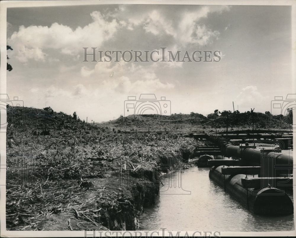 1941 Press Photo Panama Canal locks being constructed - Historic Images