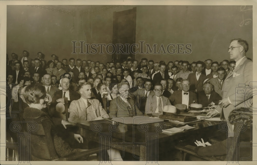 1927 Press Photo Coroner Dr L D Howe Instructs Jury at Inquest at City Hall - Historic Images