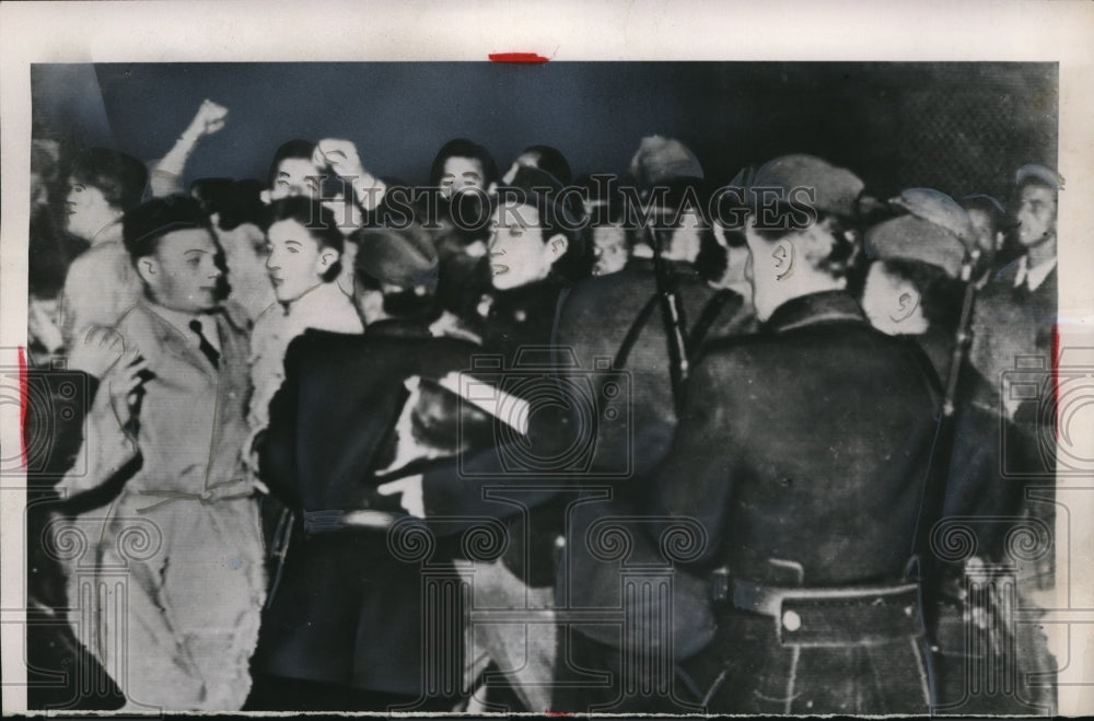 1953 Press Photo Belgrade, Yugoslavia police push back rioters at US Embassy - Historic Images