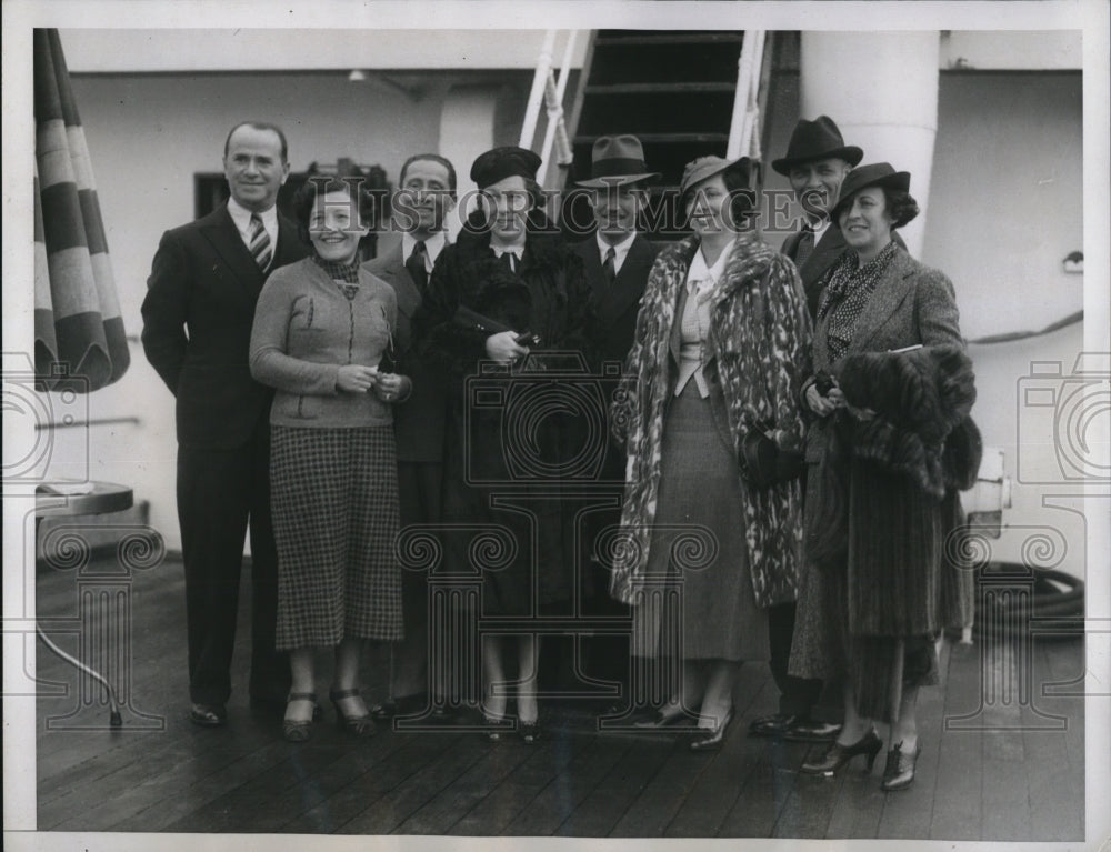 1935 Press Photo Fox Film execs P Friedman, Mrs Foroe, &lt;rs Stone - Historic Images