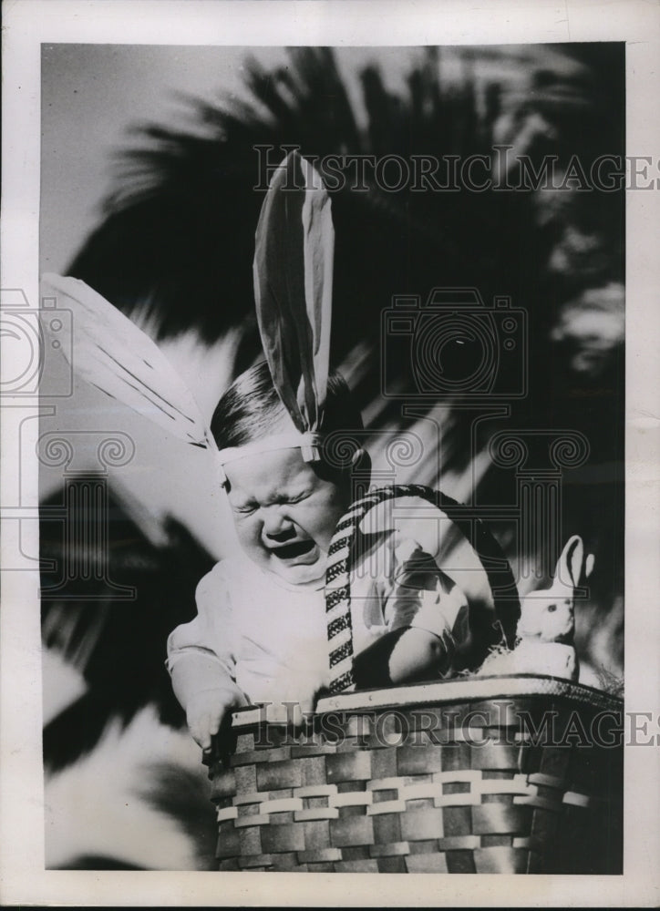 1937 Press Photo Johnny Ashby age 9 months at Miami Fla  with Easter costume - Historic Images