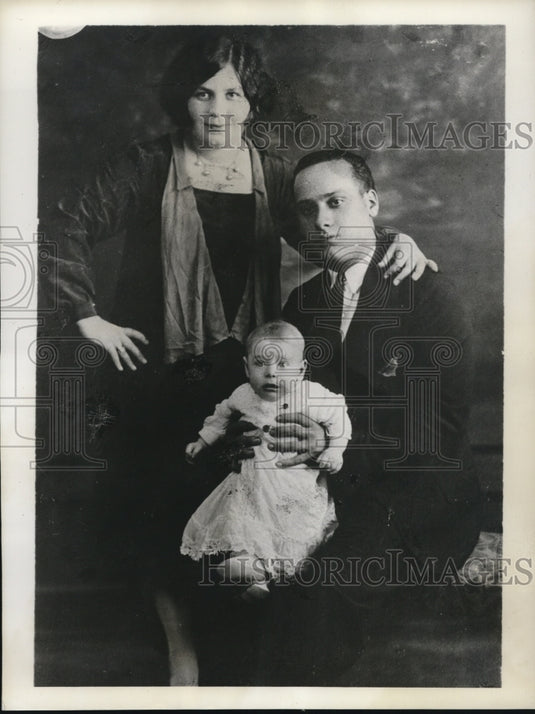 1935 Press Photo Mrs Phillip Augustino with husband & son Ernest - Historic Images