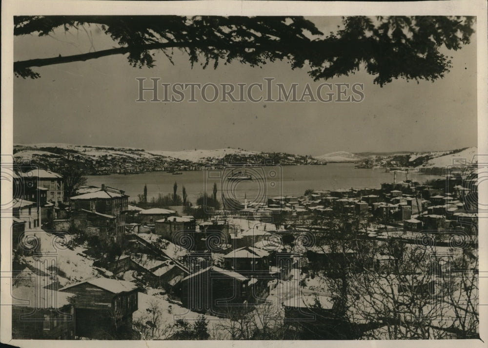 1931 Press Photo Snow at Bosphorus Constantinople Castle of Europe Rumeli Hisser - Historic Images