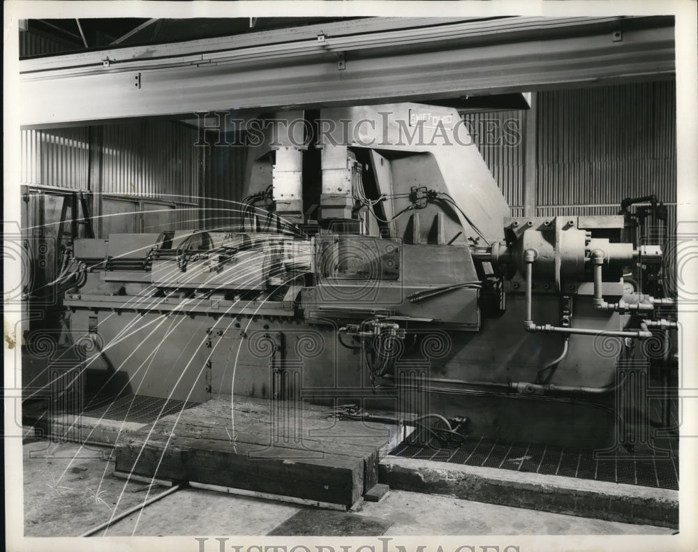 1960 Press Photo  Allegheny Ludlum Steel Corporation, new composite welder - Historic Images