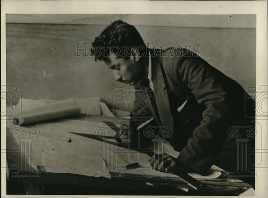 1932 Press Photo American engineer Thomas Lewis at work in Russia. - Historic Images