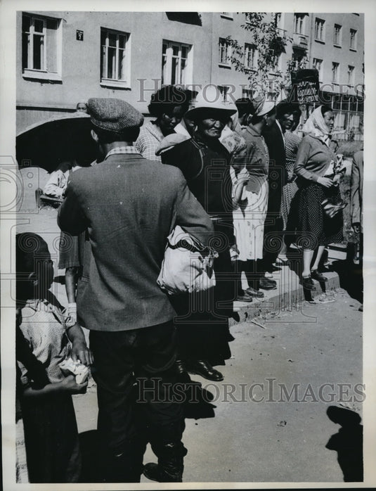 1962 Press Photo Factory Workers Waiting for Bus in Outer Mongolian - Historic Images