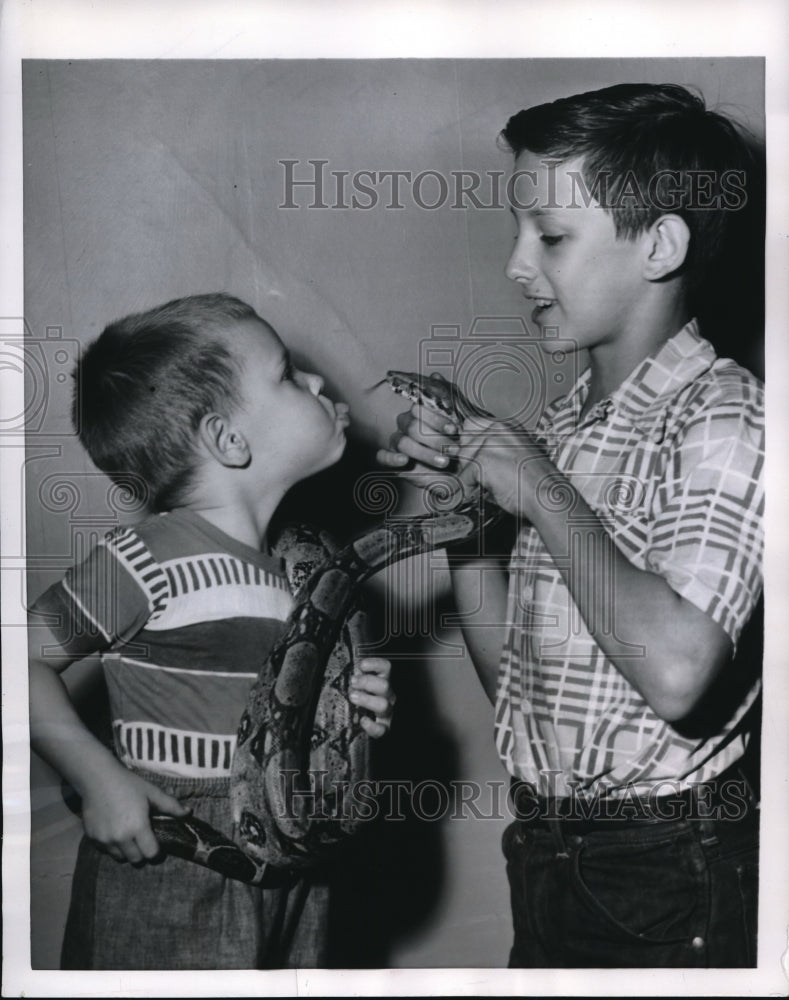 1954 Press Photo Brother&#39;s Pat and Beau Garrison with Beau&#39;s pet snake. - Historic Images