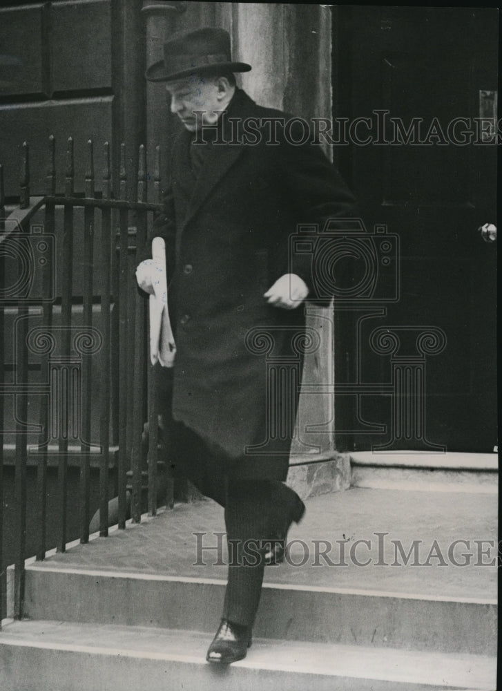 1938 Press Photo Sir Robert Vansittart Leaving Home of Anthony Eden - Historic Images