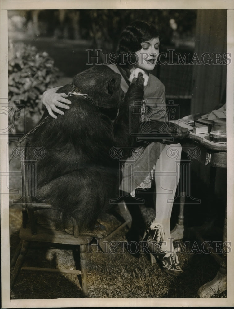 1927 Press Photo Mary the Chimpanzee &amp; Ardath Gailor at Luna Park Zoo, L.A. - Historic Images