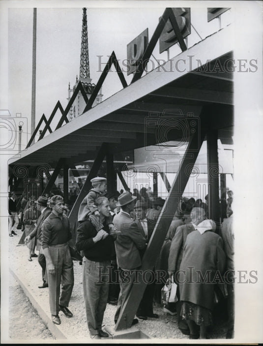 1960 Press Photo Bowling Lanes setup US Exhibit at International Trade Fair - Historic Images