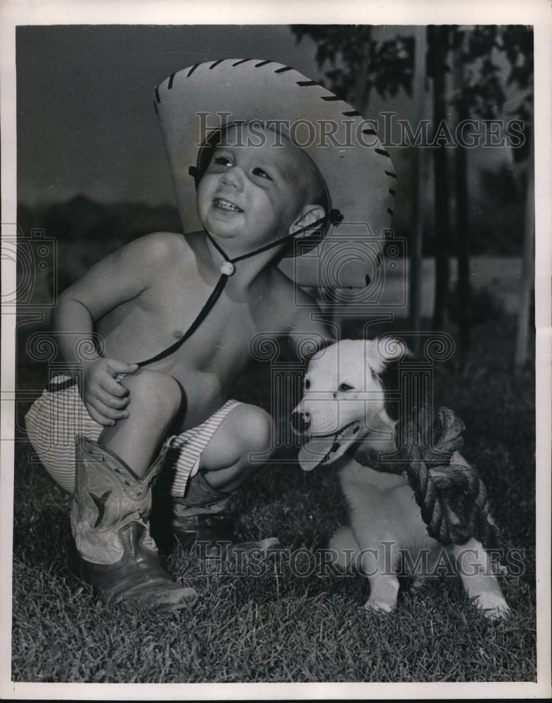 1948 Press Photo Phoenix Ariz Ronnie Osborne age 2 and his dog Hash - Historic Images