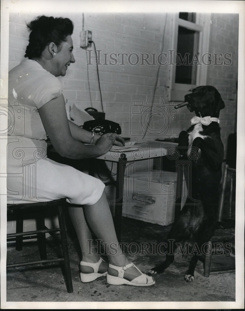 1947 Press Photo Ruth Murphy and a dog owned by Leo A Babcock - Historic Images